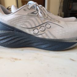 Saucony Triumph 22 mens running shoes sz 13