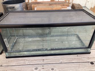 Reptile enclosure