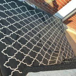 A Beautiful , Grey And White Rug (117” X 78” Wide