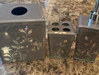 NWT Three Piece Vanity Bathroom Set