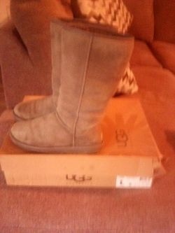 UGG Australia classic Tall Grey size 8