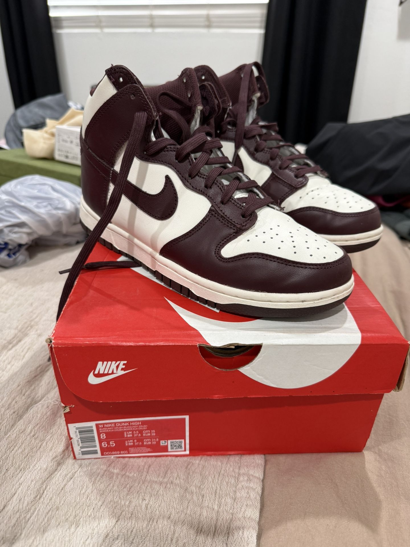 Nike dunks Burgundy