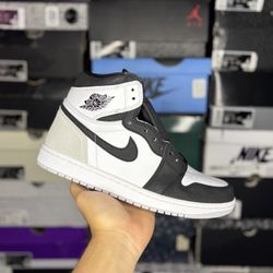 Size 8.5M - Jordan 1 “Bleached Coral”