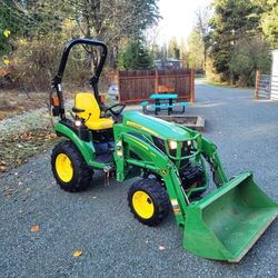 2018 John Deere 2025R 
