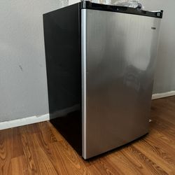 Haier Mini fridge