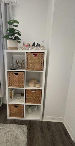 Cabinet With Rattan Básquets
