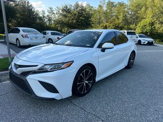 Toyota Camry SE Sedan White