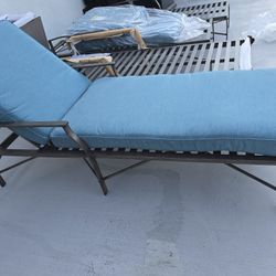Four Chairs For Pool With 2 Cushions