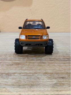 Custom 1/18 scale Ford Explorer Sport Trac