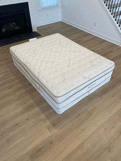 Saatva Classic Queen Mattress – Plush Soft – Like New