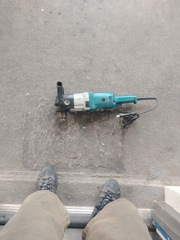 Makita 90° Drill