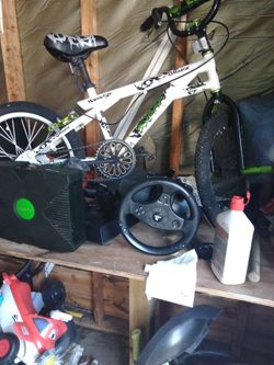 KIDS TRICK BIKE WITH PEGS ON FRONT