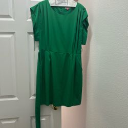 ** HOLIDAY GREEN SILKY DRESS !!***