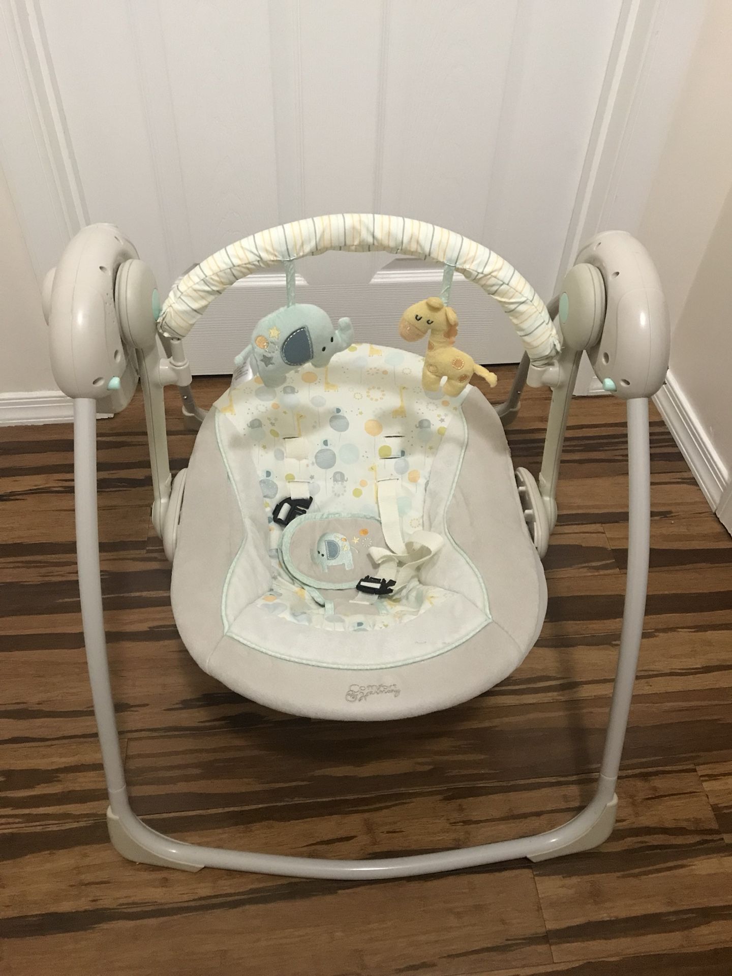 Comfort harmony baby swing/ bouncer