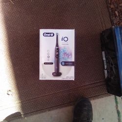 New  oral B iO Series 7 Black Tooth Brush 40$ 
