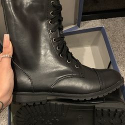 Black Boots 