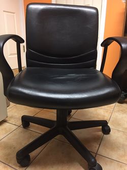 Office chair, adjustable. Like new , will make your work day easy.