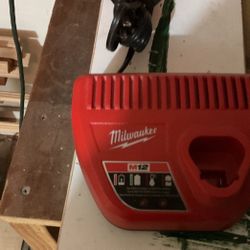 M12 Charger 