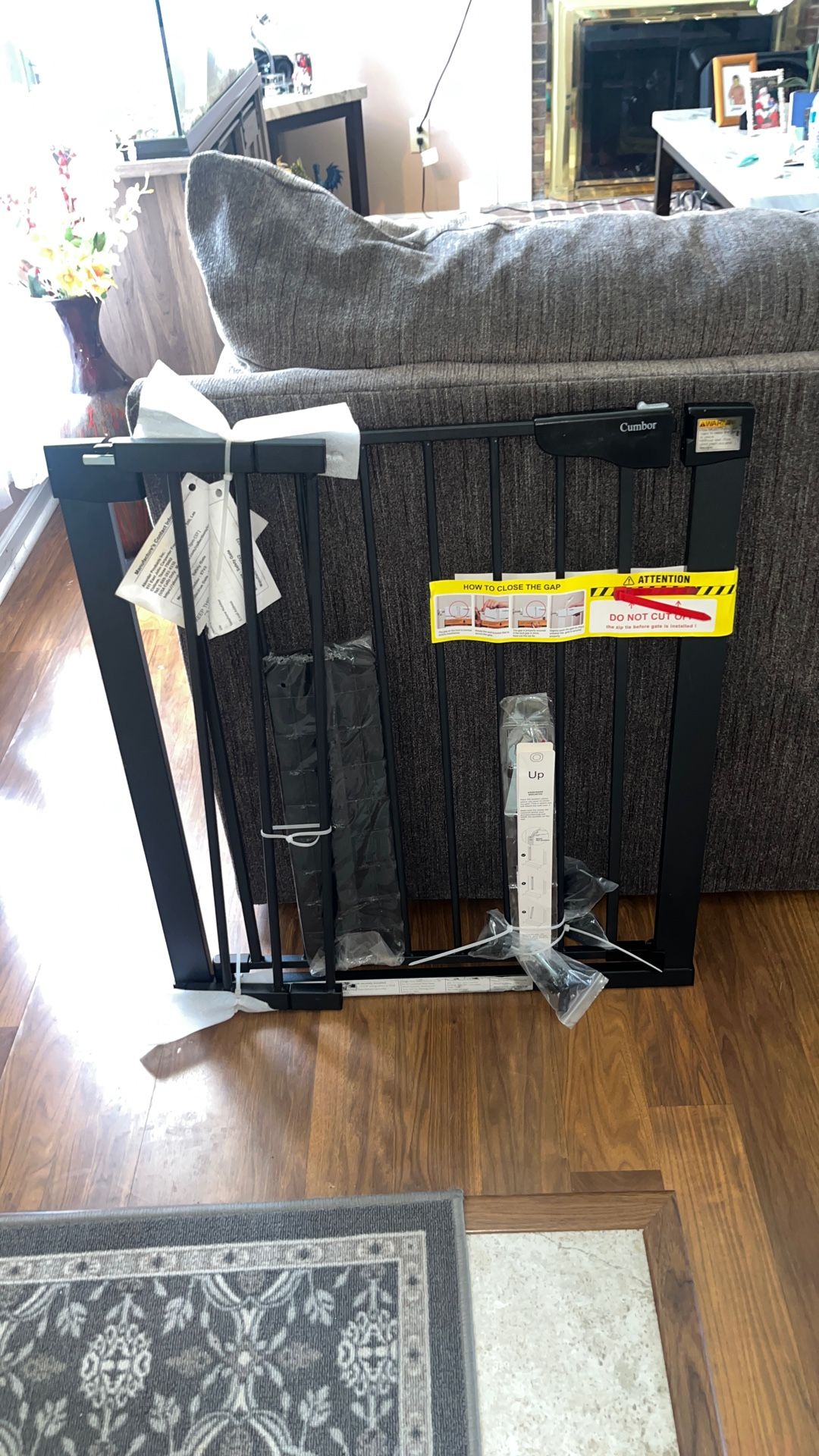 Brand New Baby/pet Door /stair Gate