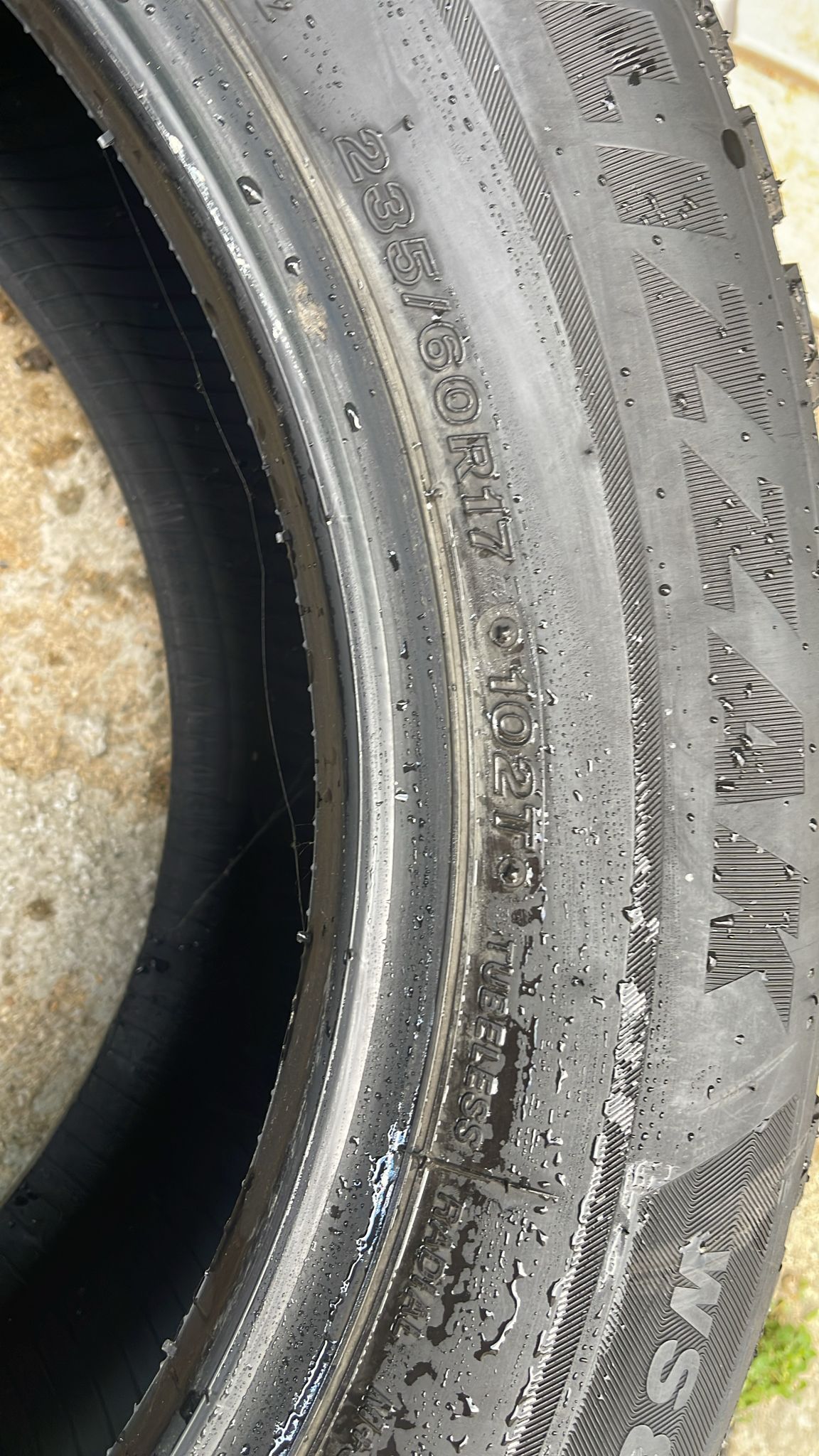 Bridgestone Blizzak WS80 235/60R17 Winter Tires