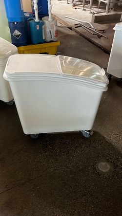 Baker’s Lane 21 gallon storage bin