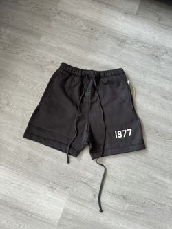 ESSENTIALS SHORTS
