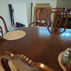 VINTAGE VICTORIAN  STYLE,DR TABLE & CHAIRS
