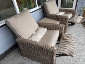 Patio seating set - 2 reclinable chairs, 1 table