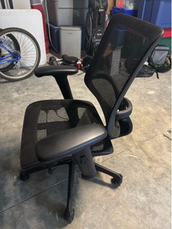 ergonomic mesh office chair