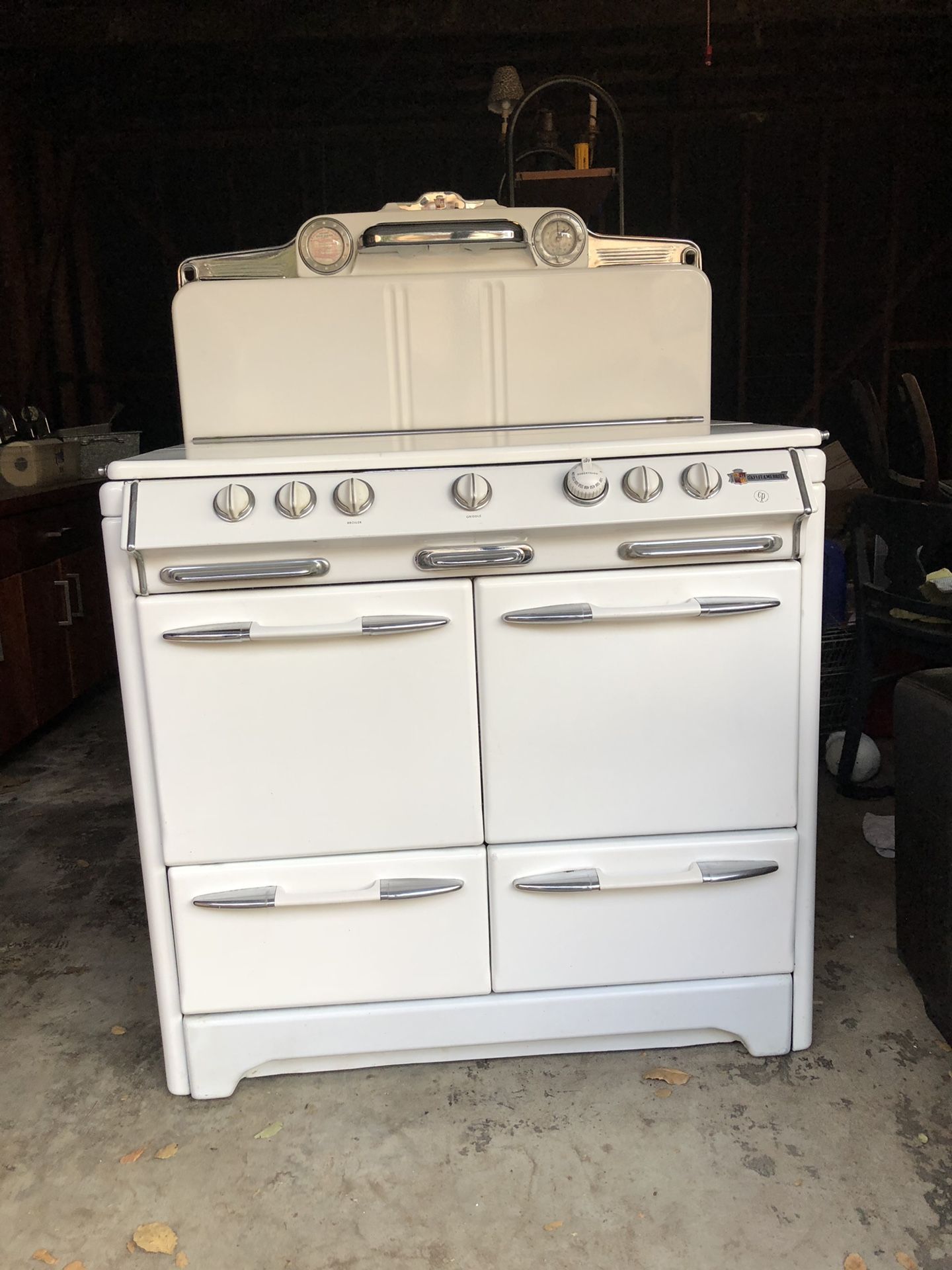 Vintage Queen Miniature Cast Iron Stove With Pots for Sale in Victorville,  CA - OfferUp