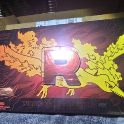 B - TEAM ROCKET'S MOLTRES ULTRA PREMIUM COLLECTION - New Sealed