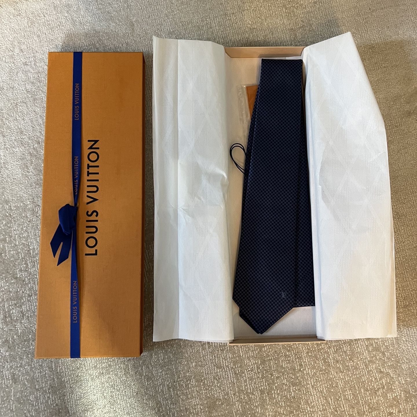 Louis-Vuitton Pink Tie Brand New for Sale in Smithtown, NY - OfferUp