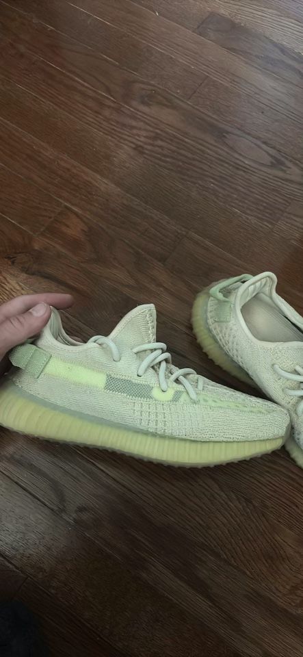 Size 6 Yeezy 350 V2