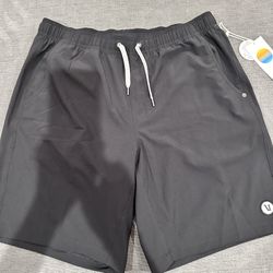 Vuori Kore Shorts 9” Large. NWT