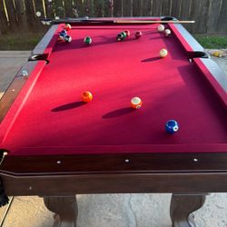 Pool table excellent condition brand new