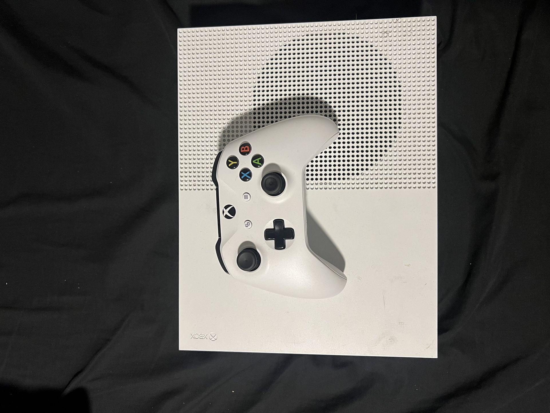xbox 1s with steel series headphones and monitor 