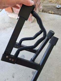 Guitar Stand : Foldable and Adjustable