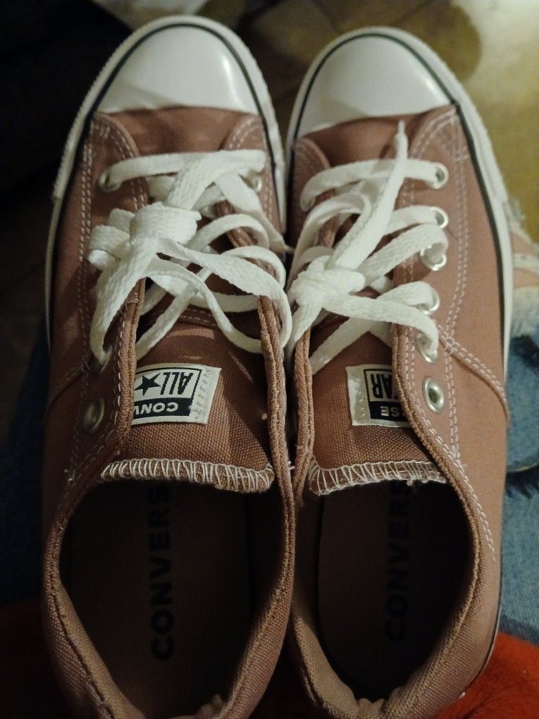 NEW* WOMENS CONVERSE SIZE 10