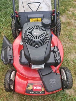 Toro Self-propelled Lawnmower With Bag