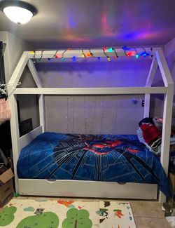 Kids twin size house bed set
