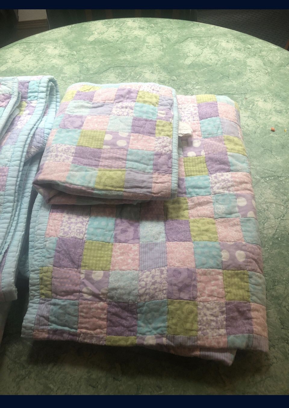 Twin size quilt comforter and pillow sham