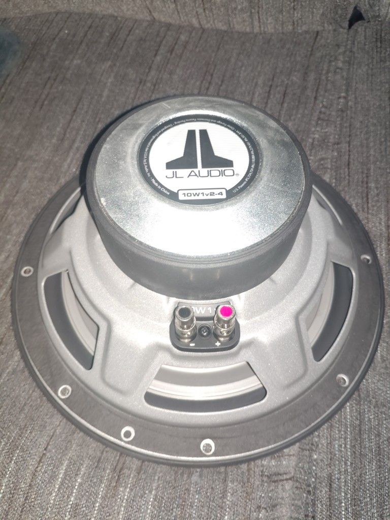 10 Inch JL Sub With Box And Amp