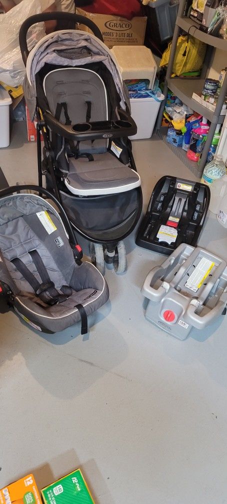 Graco Travel Stroller With Carseat And 2 Car Bases
