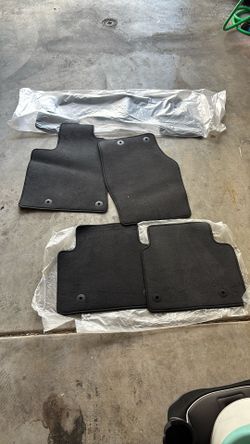 New Car Mats, 5 Pieces 