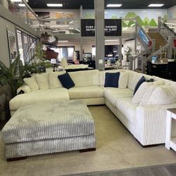 Lindyn Ivory 5pc LAF Chaise Sectional