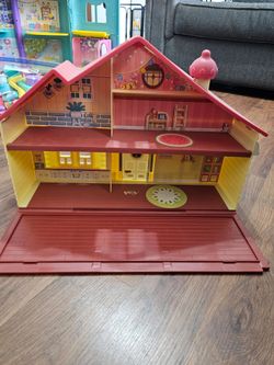 Bluey house and accessories