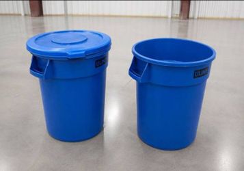32 gallon blue trash-cansg