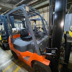 Excellent Condition Toyota Forklift 