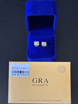 925 Sterling Silver Clover Moissanite Stud Earrings ✨ GRA Certified