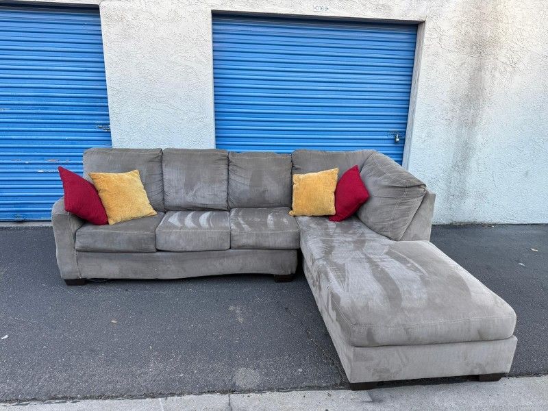 Beautiful Sectional Couch 🛋 